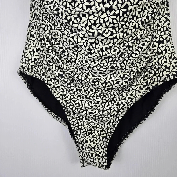 NWOT NipTuck Swim Black & White Daisy Shape Wear Halter One piece Swimsuit S-8 - Picture 4 of 10